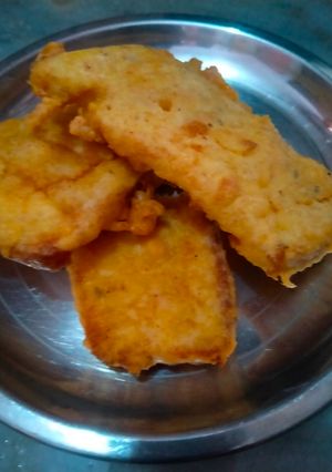 ब्रेड पकौड़ा (bread pakoda recipe in Hindi) रेसिपी मुख्य फोटो