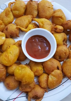 A picture of Monsoon snack mix bhajis.
