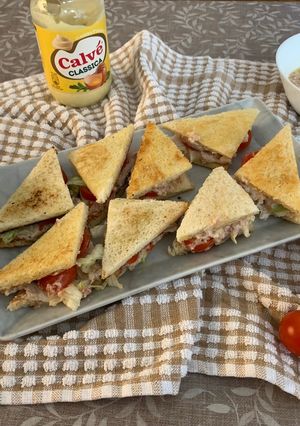 Foto di Sandwich tonno maionese e pomodorini