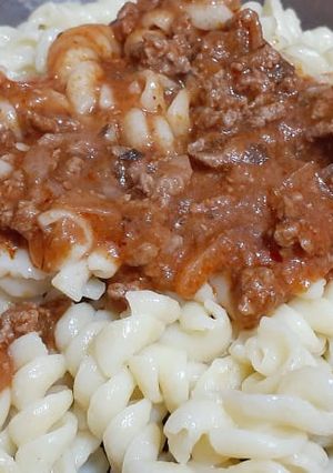 Una foto de Tirabuzones con salsa