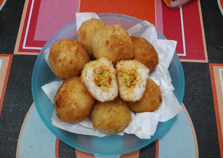 Bola nasi isi orak arik telur pedas