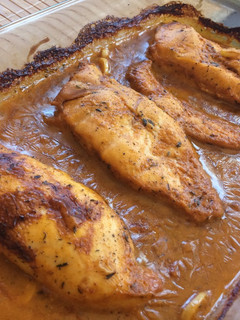Sült ketchupos-fűszeres, omlós csirkemell recept fotója