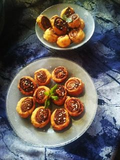 बाकरवडी (bakarvadi recipe in marathi) रेसिपी चे मुख्य फोटो