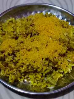 ચટપટી ભેળ (Chatpati Bhel Recipe In Gujarati) રેસીપી મુખ્ય ફોટો