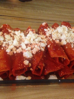 Una foto de Enchiladas Rojas 🌶
