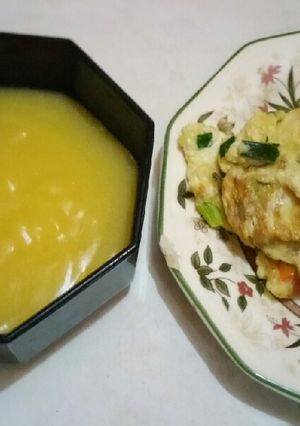 A picture of Toasted bread and egg served with sweet creamy custard.