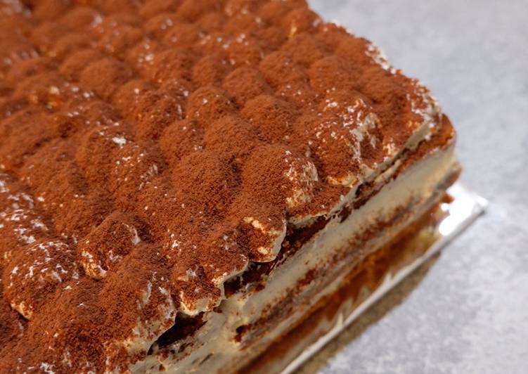 Classic Tiramisu Cake