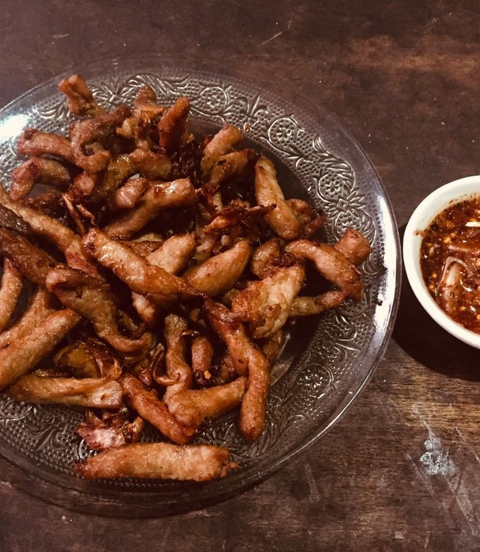 รูปของ หมูทอดกระเทียมน้ำจิ้มแจ่ว