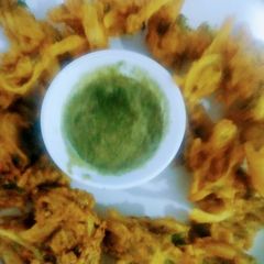 A picture of Crispy aloo lacha pakoray.