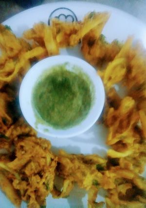 A picture of Crispy aloo lacha pakoray.
