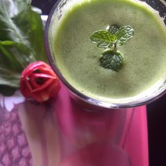 A picture of Palakapple smoothie.