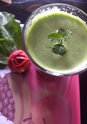 A picture of Palakapple smoothie.