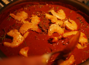 Una foto de Romeritos con mole y camarón