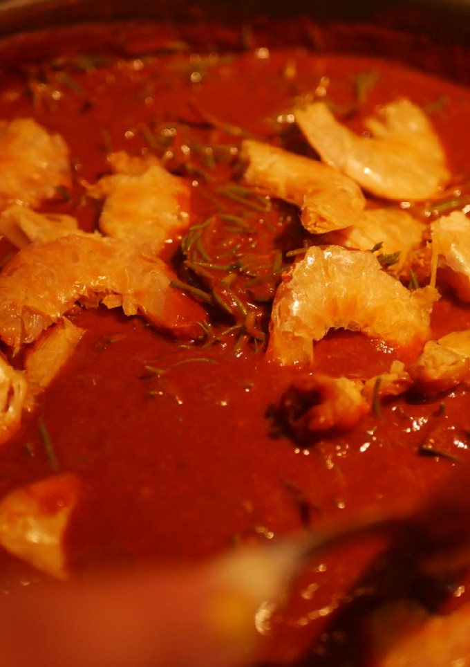 Una foto de Romeritos con mole y camarón