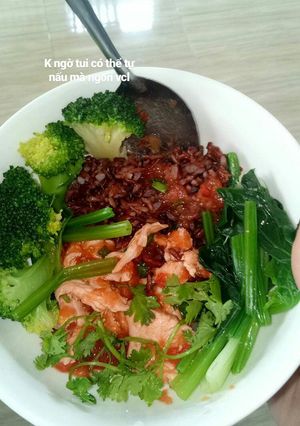 Hình của món Giảm cân Cơm gạo lứt+ ức gà sốt cà chua.
