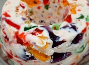 Foto de Mosaico de gelatina com leite condensado