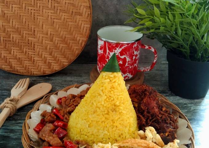 Cara membuat Nasi Kuning (Tumpeng) Rice Cooker