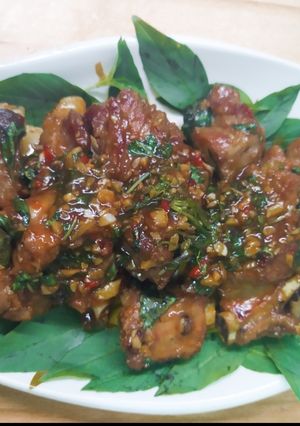 Hình của món Sườn xào chua ngọt mix rau quế.