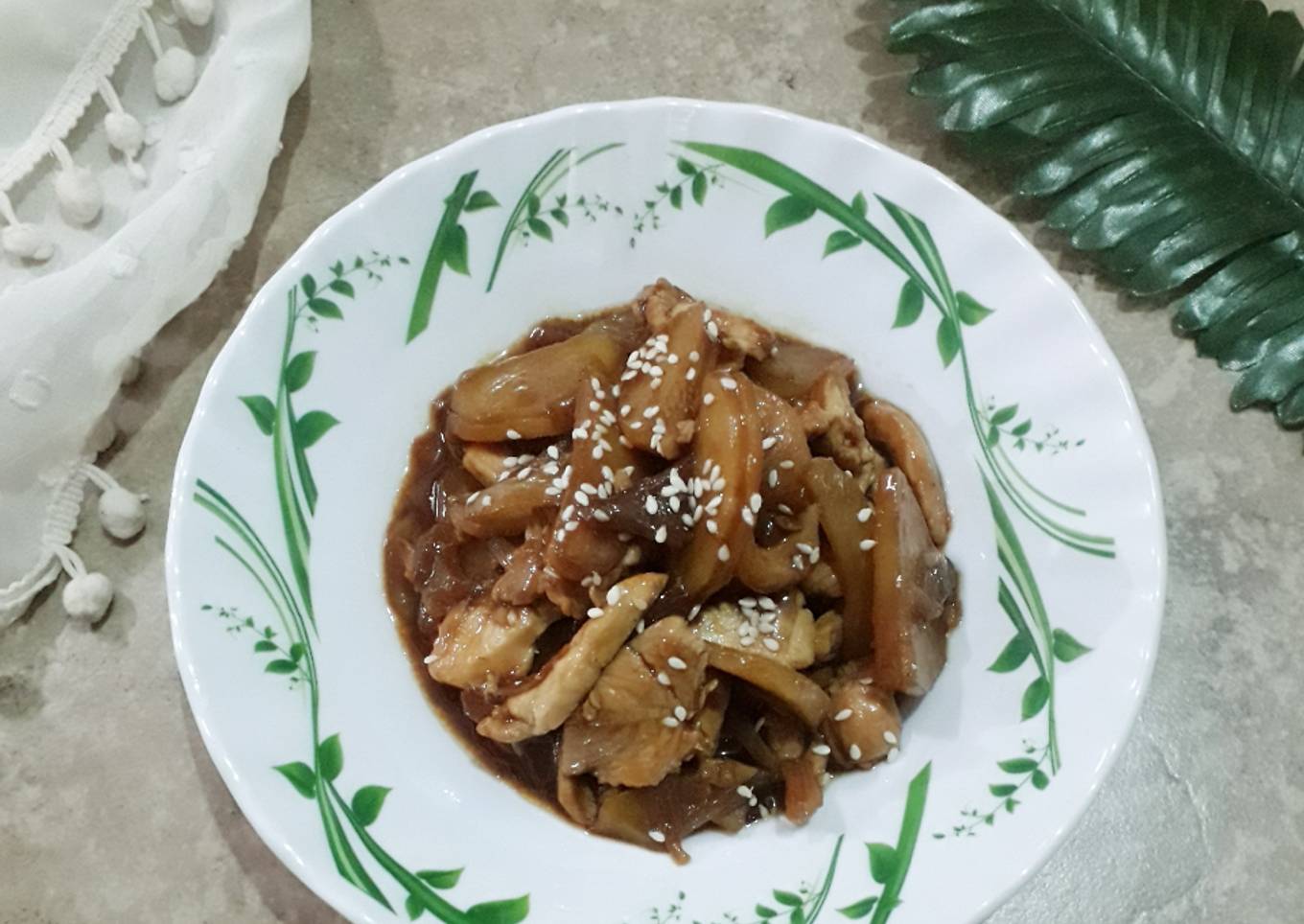 Khoai tay xao thit bo(cah sapi/ayam dengan kentang