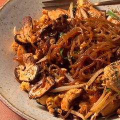 A picture of Shirataki (Konjac) Stir Fried Noodles ʕ·͡ᴥ·ʔ.