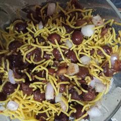 A picture of Sev chana chaat.