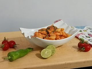 پاستای گوجه فرنگی و مرغ