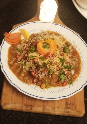 A picture of Ragda Pattice Chaat.