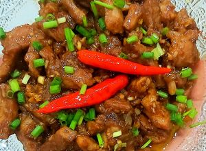 Hình của món Thịt nạc vai heo kho tiêu.