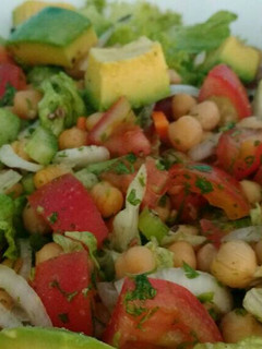 Una foto de Ensalada con garbanzos