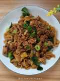 496. Kwetiaw Bakso Ayam Lada Hitam