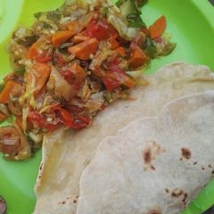 Chapati with vegetables source A picture of Chapati with vegetables source.