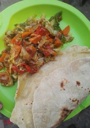 A picture of Chapati with vegetables source.