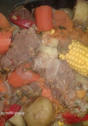 Una foto de Pucherito en olla de barro