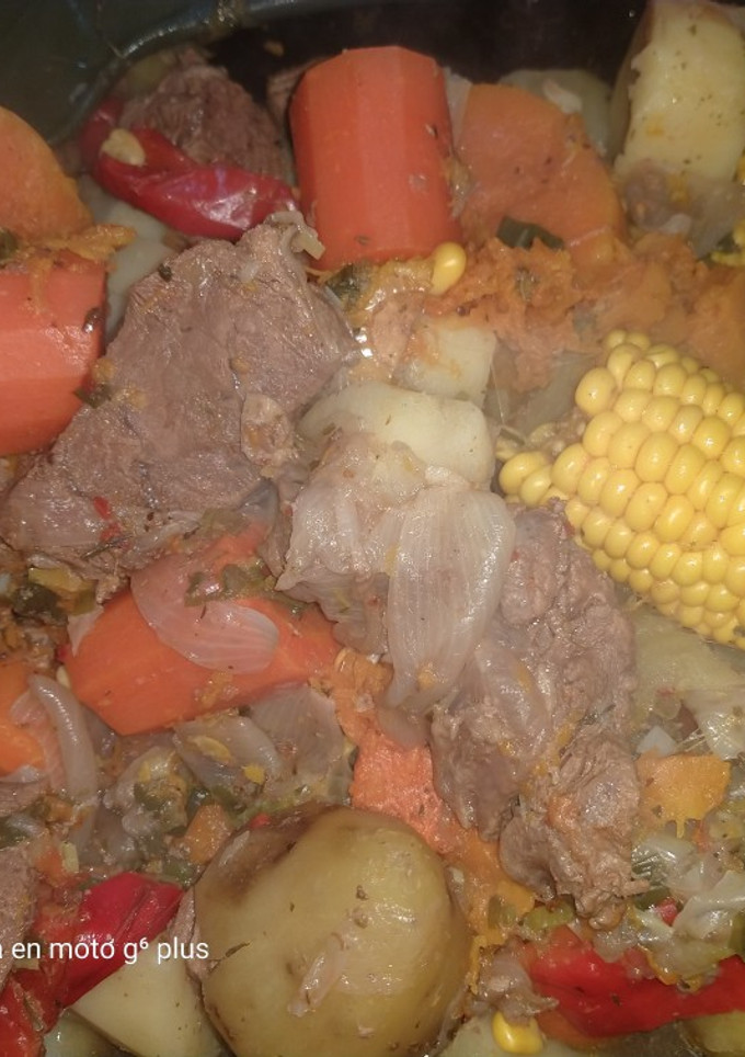 Una foto de Pucherito en olla de barro