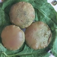 A picture of Masala Palak Luchai(Jain Food).