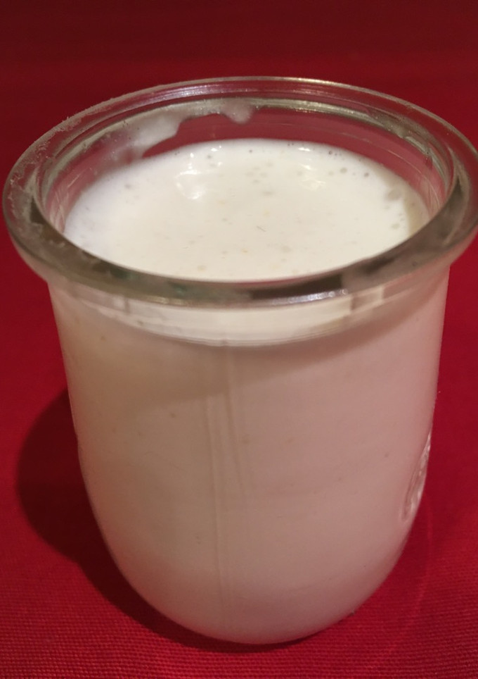 Una foto de Alioli con leche