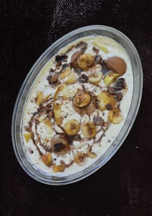 A picture of Apple banana pie.