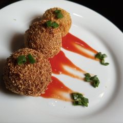 A picture of Bread cheese balls.