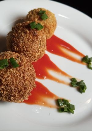 A picture of Bread cheese balls.