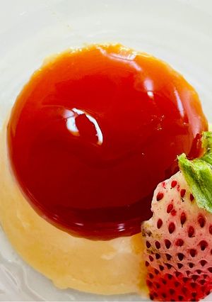 รูปของ คัสตาร์ดวุ้นคาราเมลเคียงสตรอเบอร์รี่สด🍓🍓🍮