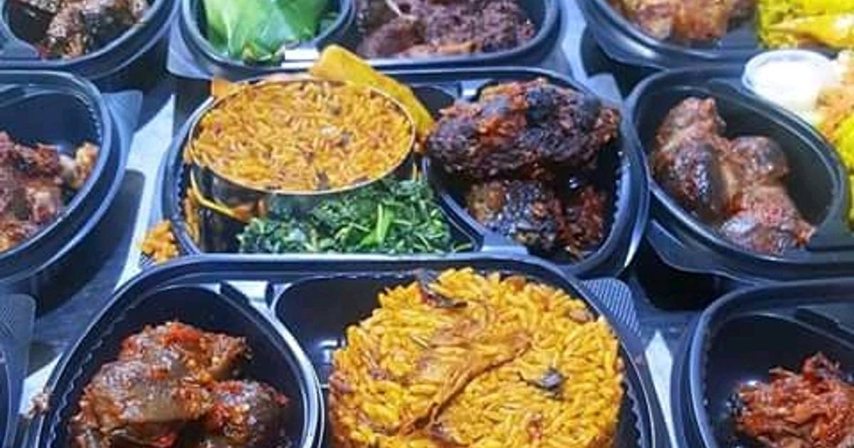 Jollof rice with fried Gizzard and vegetable Recipe by Victor moses
