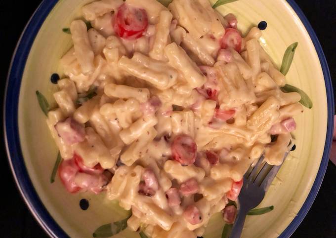 Recipe of Speedy Mac n cheese (crispy bacon and plum toms)