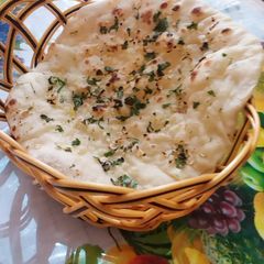 A picture of Garlic naan on tawa.