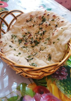 A picture of Garlic naan on tawa.