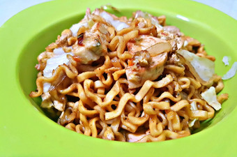 Cara Bikin Mie goreng telur scallob Bahan Sederhana