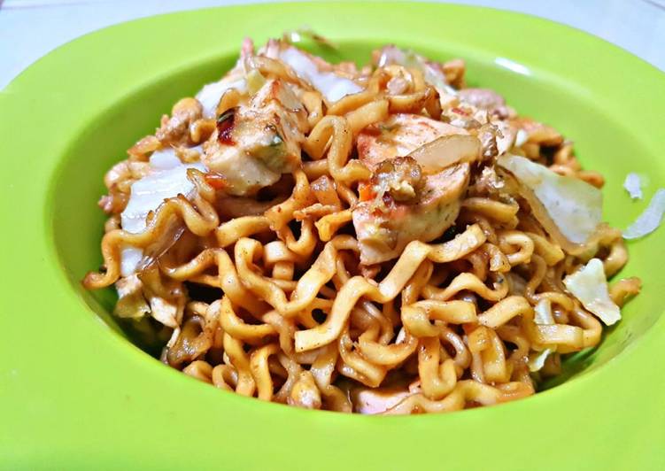 Langkah Mudah untuk Menyiapkan Mie goreng telur scallob, Lezat Sekali