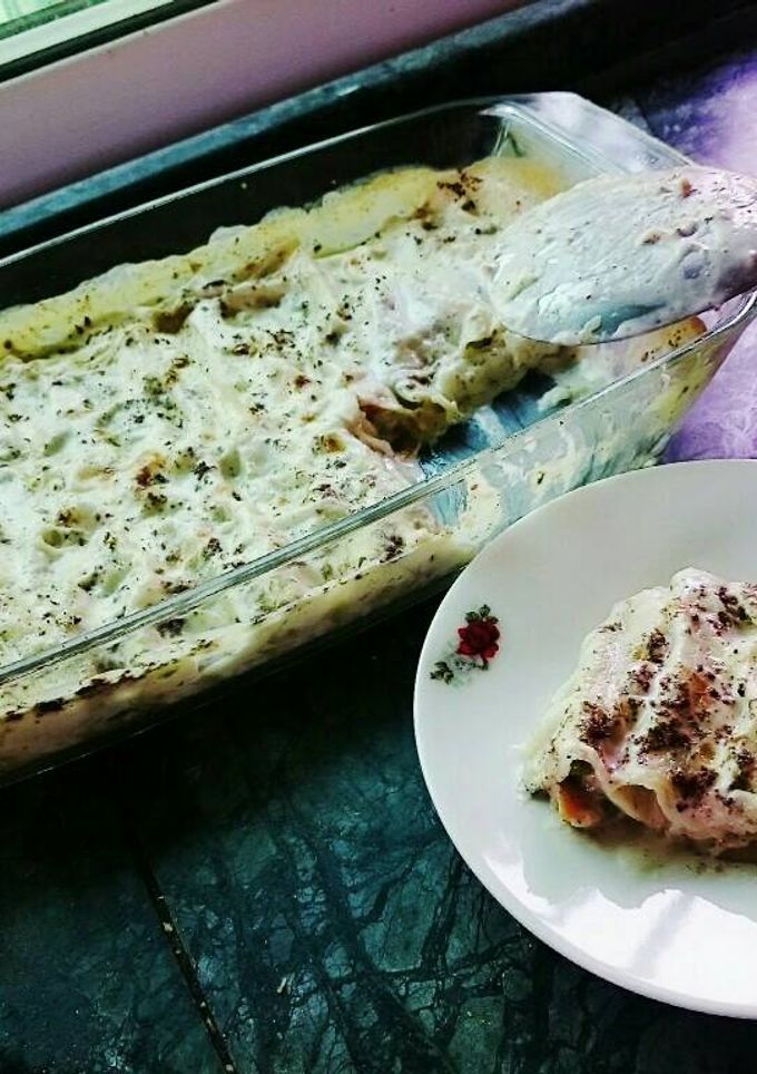 صورة لوصفة رقائق باللحمه بصوص الكريما..😊