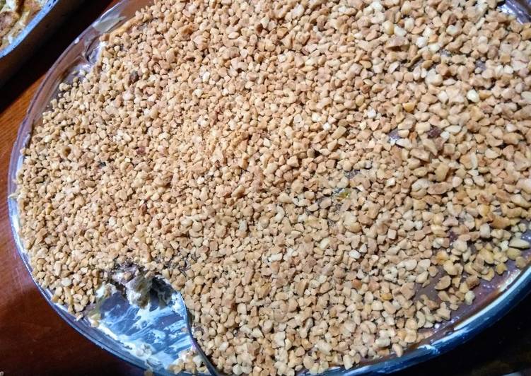 Torta de Bolacha com Nata e amendoim