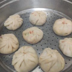 A picture of Paneer moms and spicy chatni.