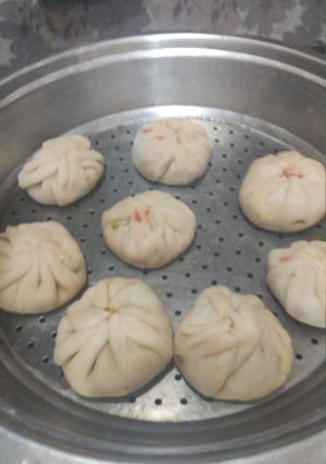 A picture of Paneer moms and spicy chatni.